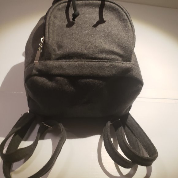 Gloria Vanderbilt Bag Mini shoulder straps grey black top flap cinch closure G - Picture 4 of 12